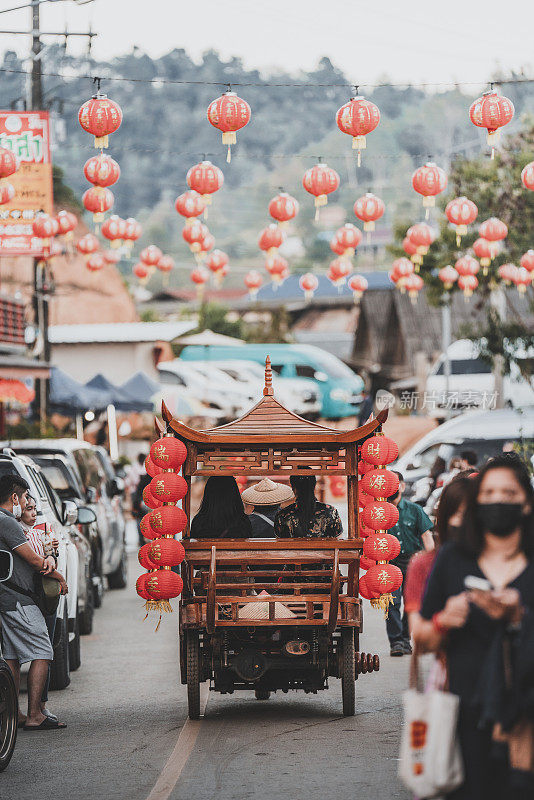 泰国北部湄宏山的Ban Rak Thai村